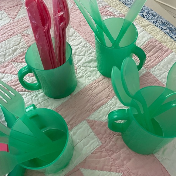 Vintage Picnic Basket with Everything but the Ants! - Picture 10 of 14